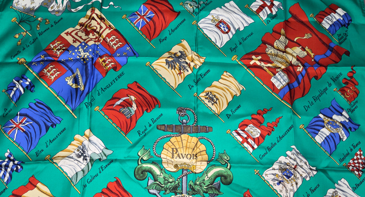 Carré Hermès en twill de soie intitulé "Pavois"