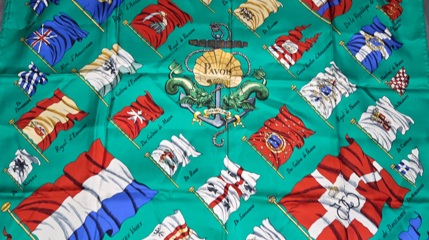 Carré Hermès en twill de soie intitulé "Pavois"