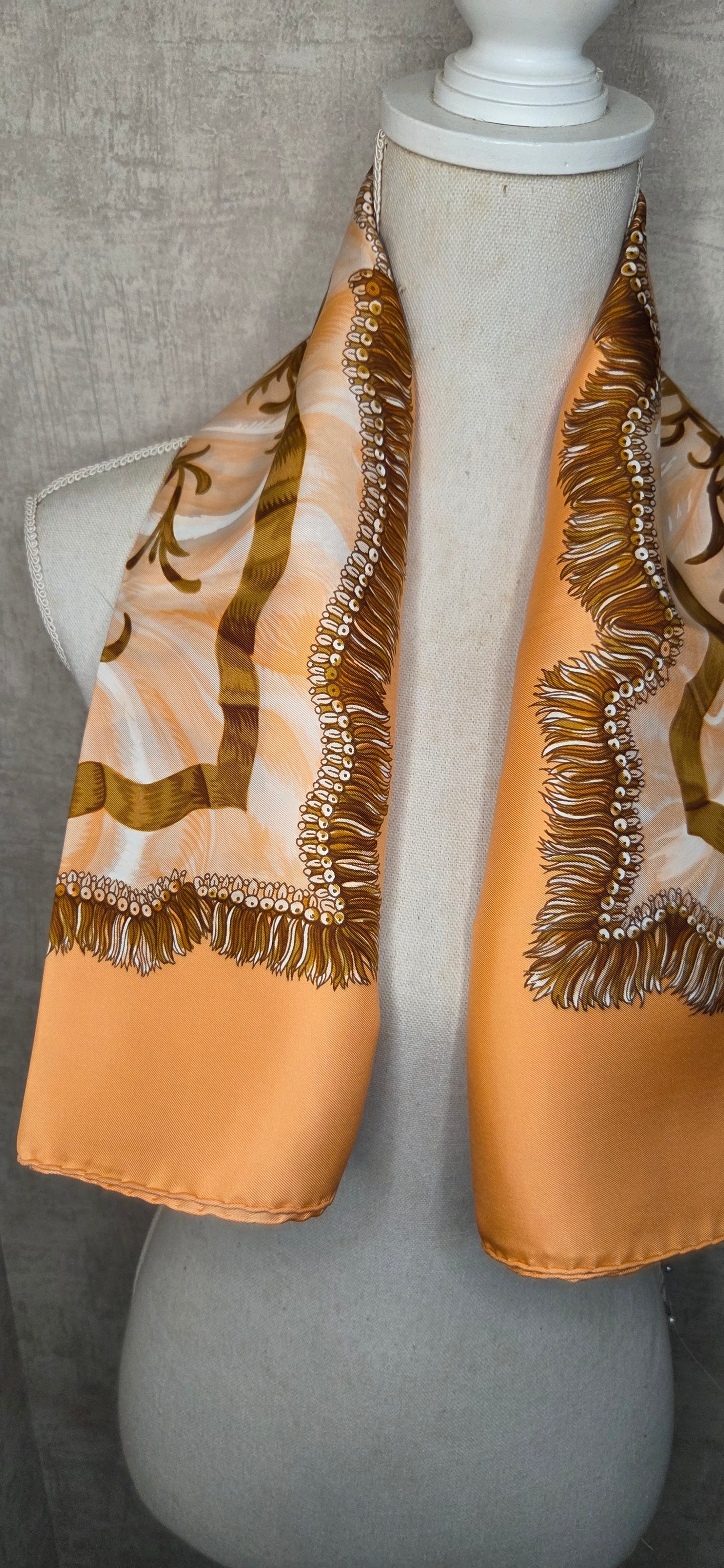 Carré Hermès en twill de soie "Fripon"