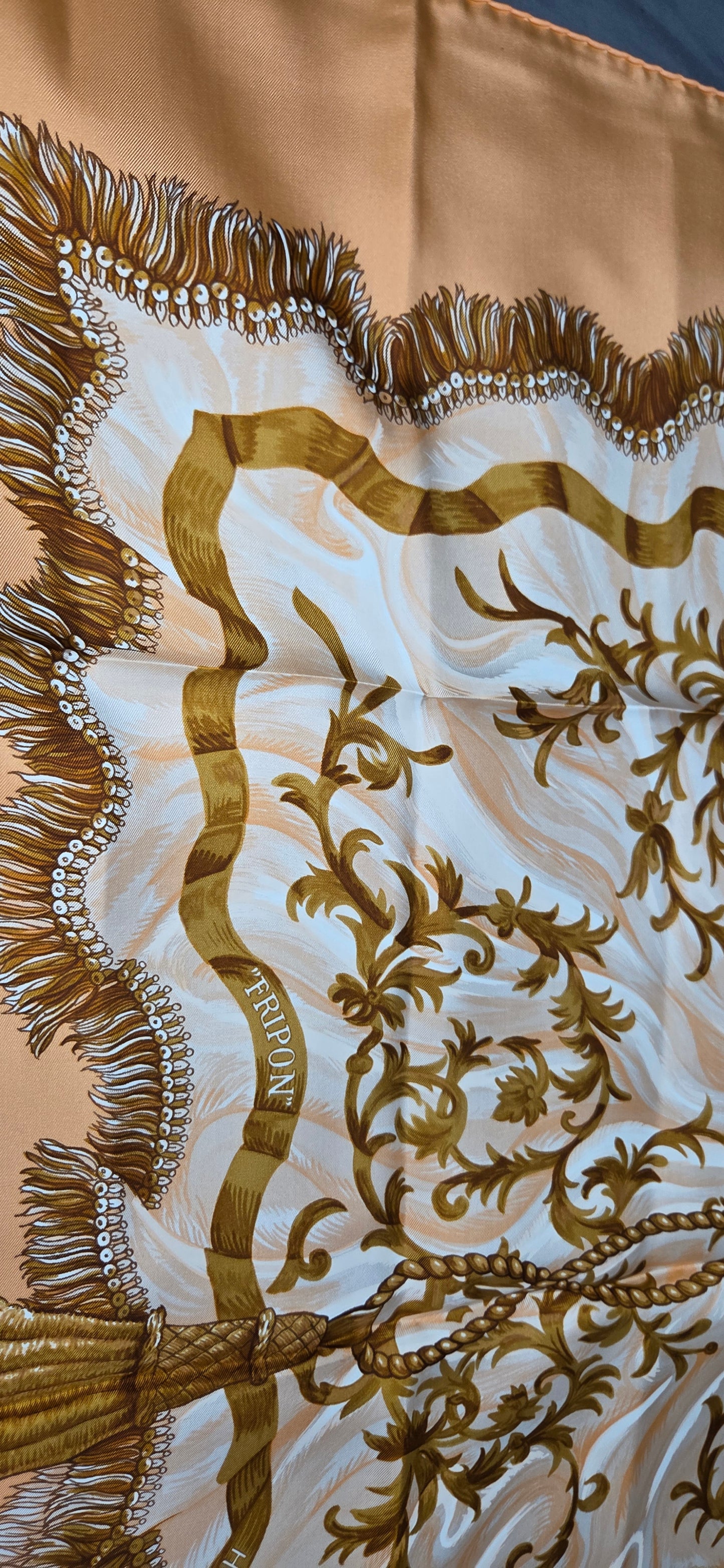 Carré Hermès en twill de soie "Fripon"