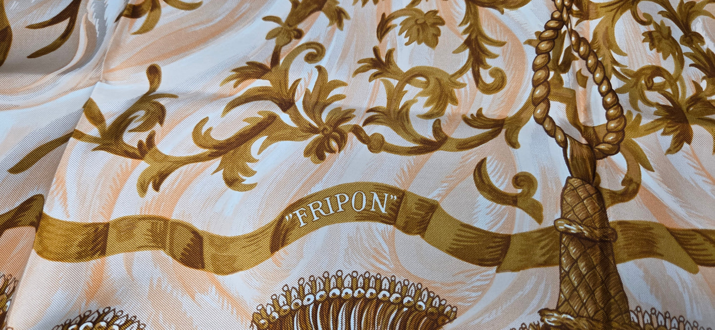 Carré Hermès en twill de soie "Fripon"
