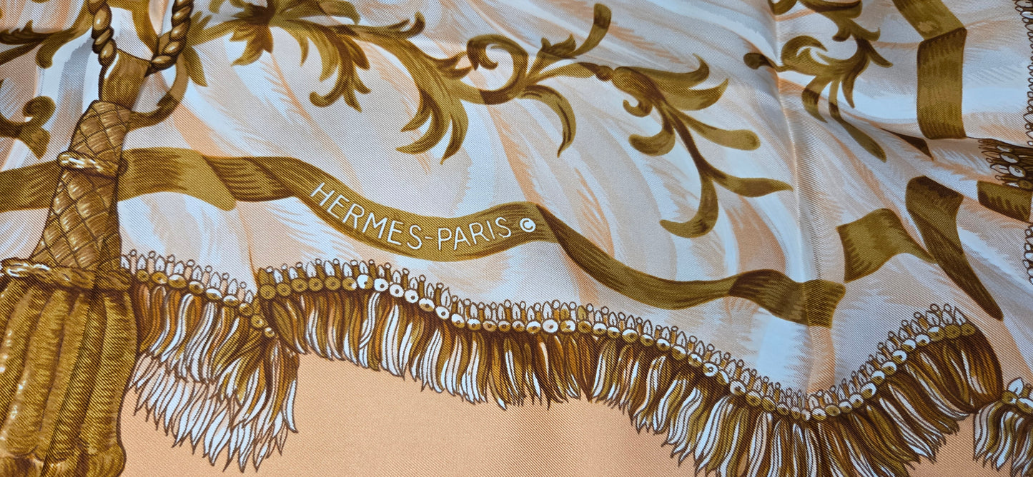 Carré Hermès en twill de soie "Fripon"