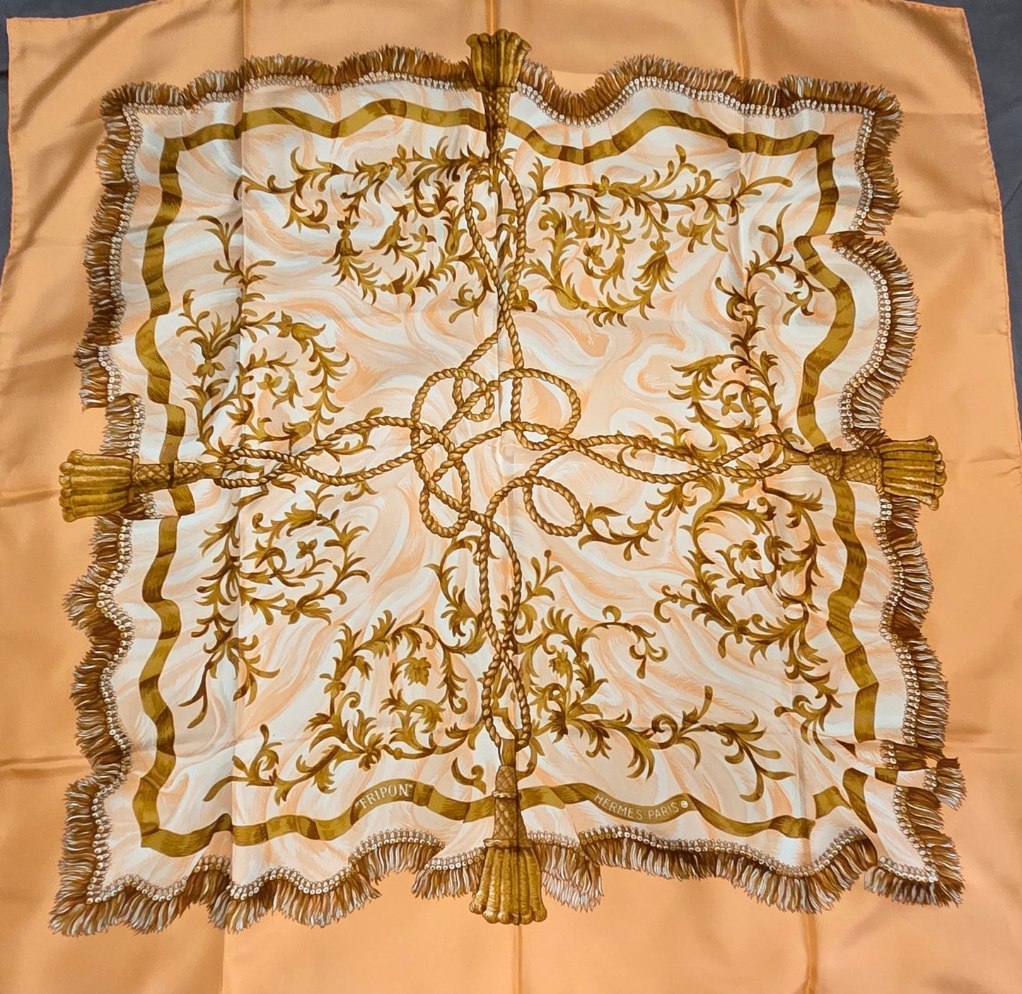 Carré Hermès en twill de soie "Fripon"