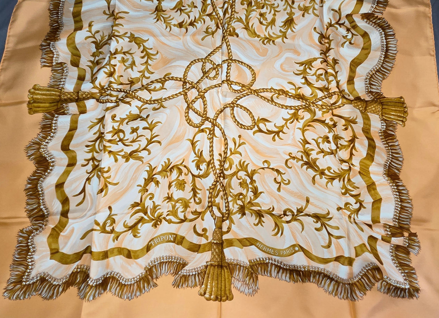 Carré Hermès en twill de soie "Fripon"