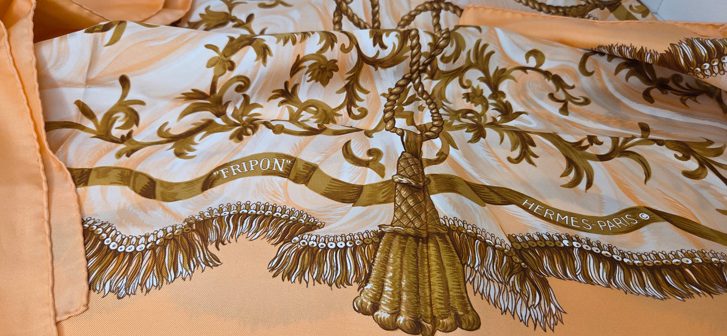 Carré Hermès en twill de soie "Fripon"