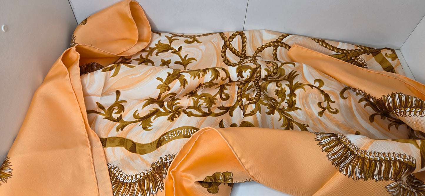 Carré Hermès en twill de soie "Fripon"