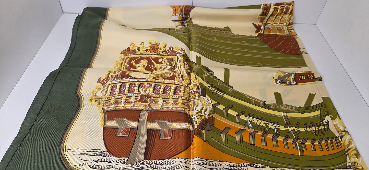 Carré Hermès en twill de soie "Grande Marine"