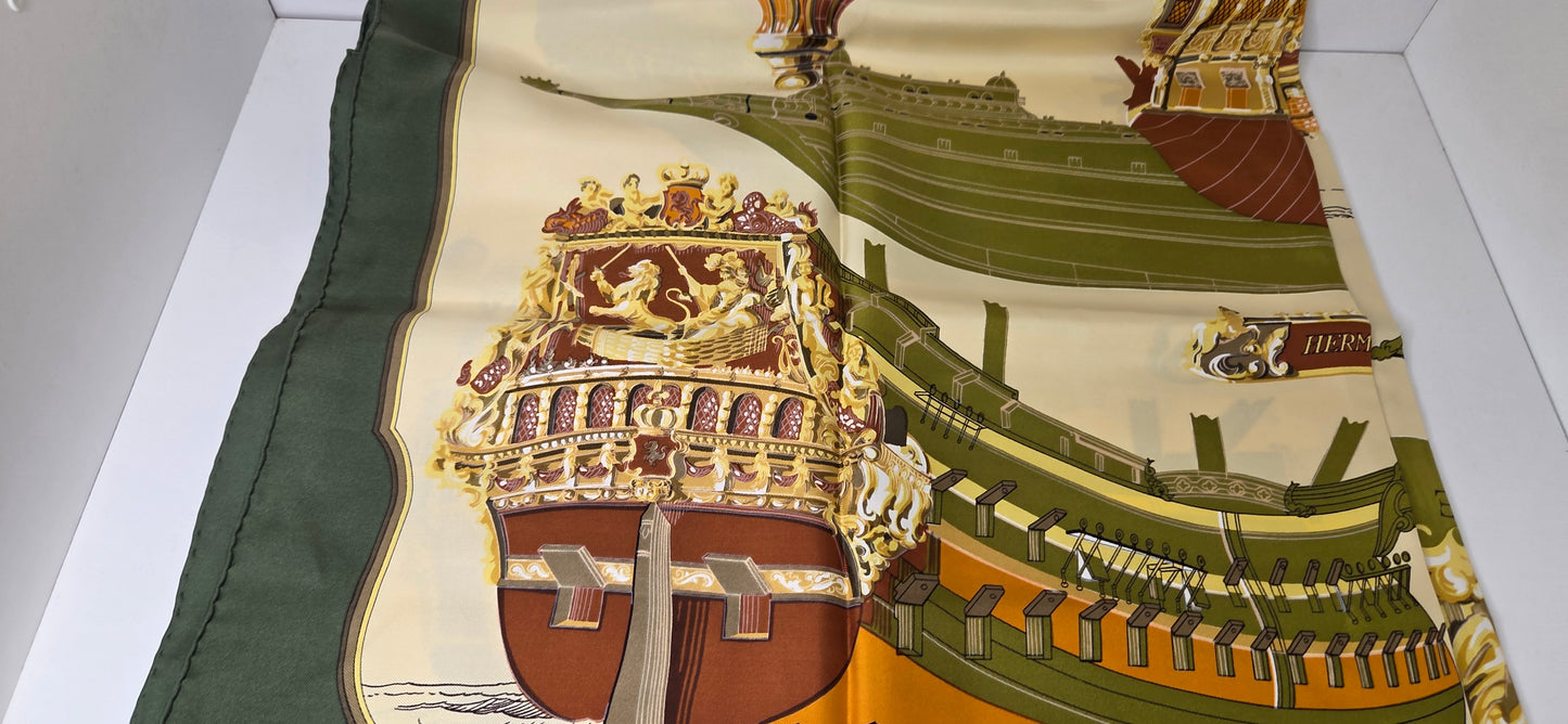 Carré Hermès en twill de soie "Grande Marine"
