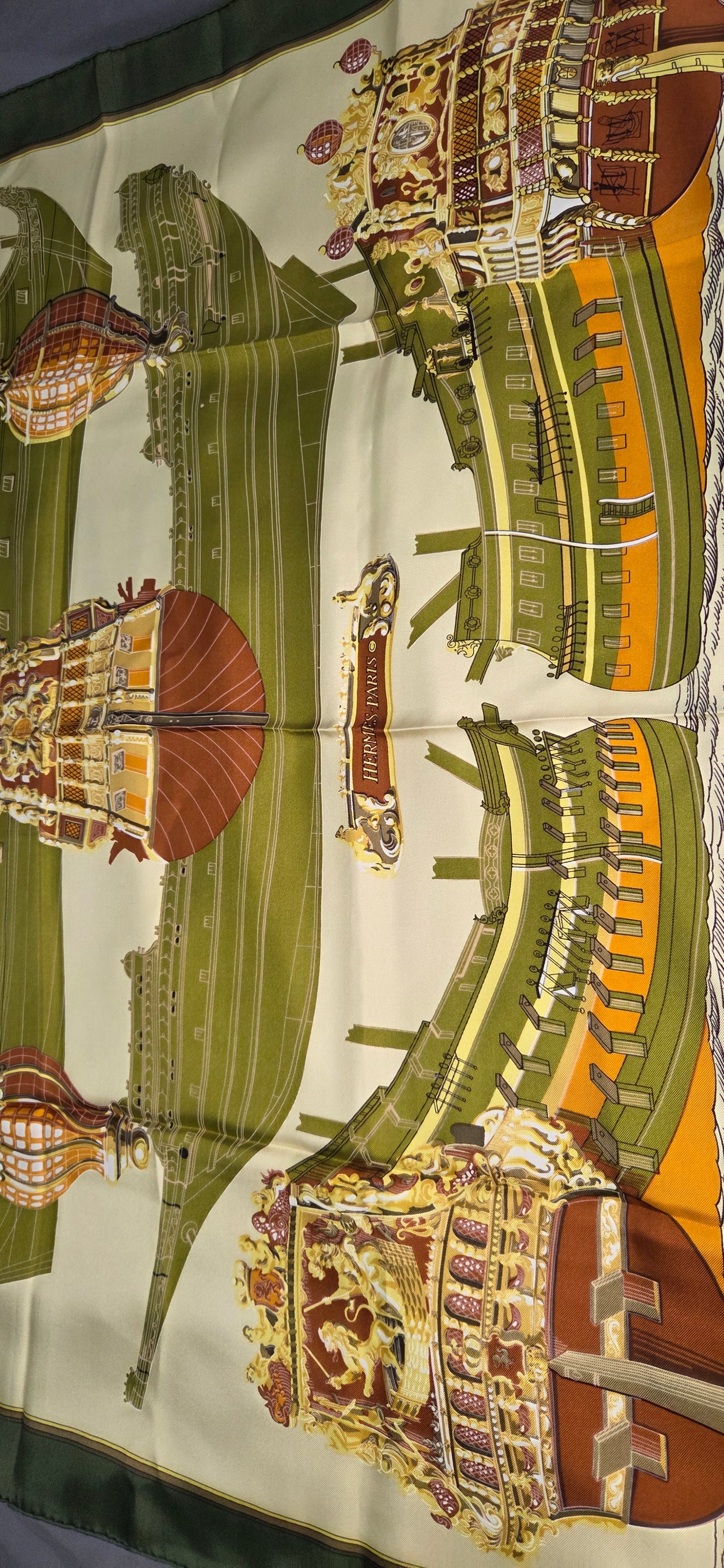 Carré Hermès en twill de soie "Grande Marine"
