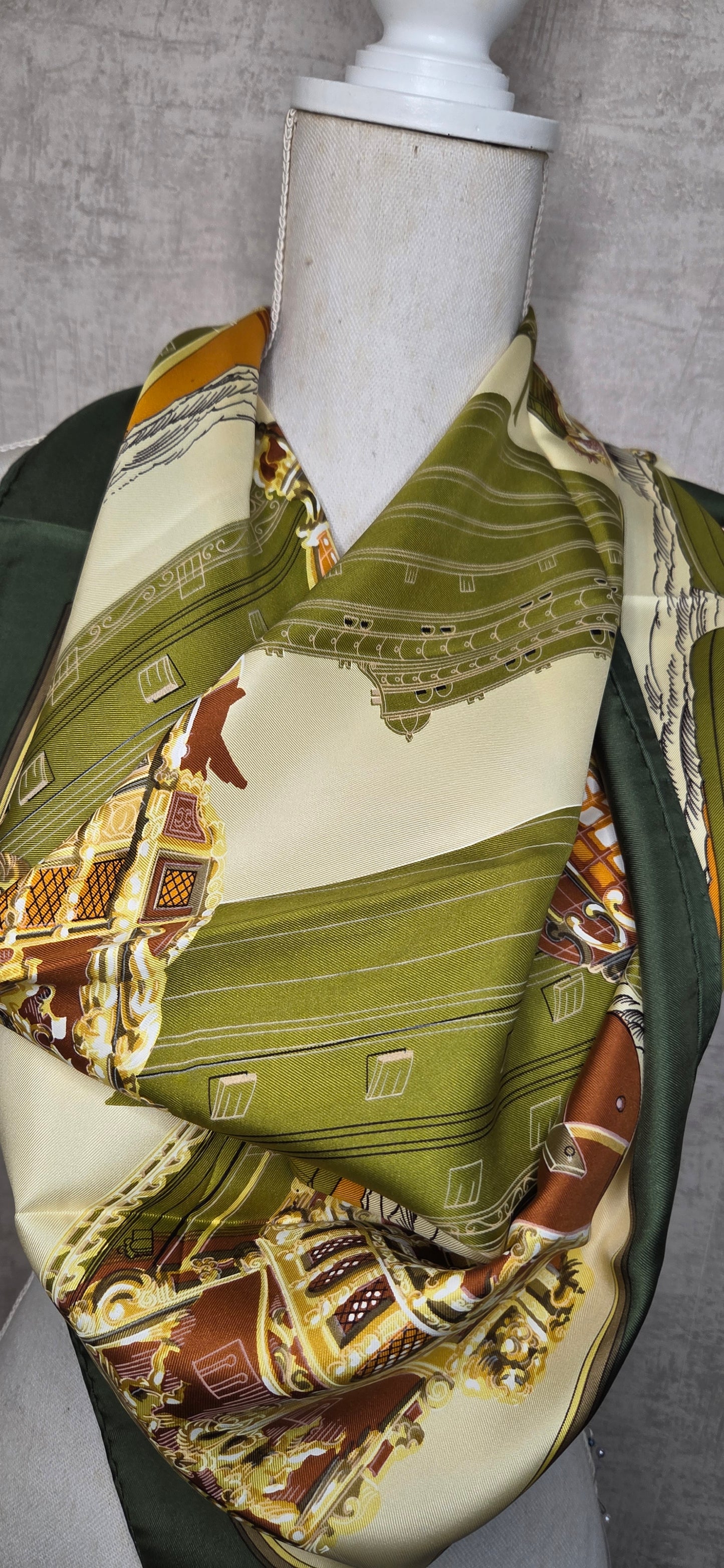 Carré Hermès en twill de soie "Grande Marine"