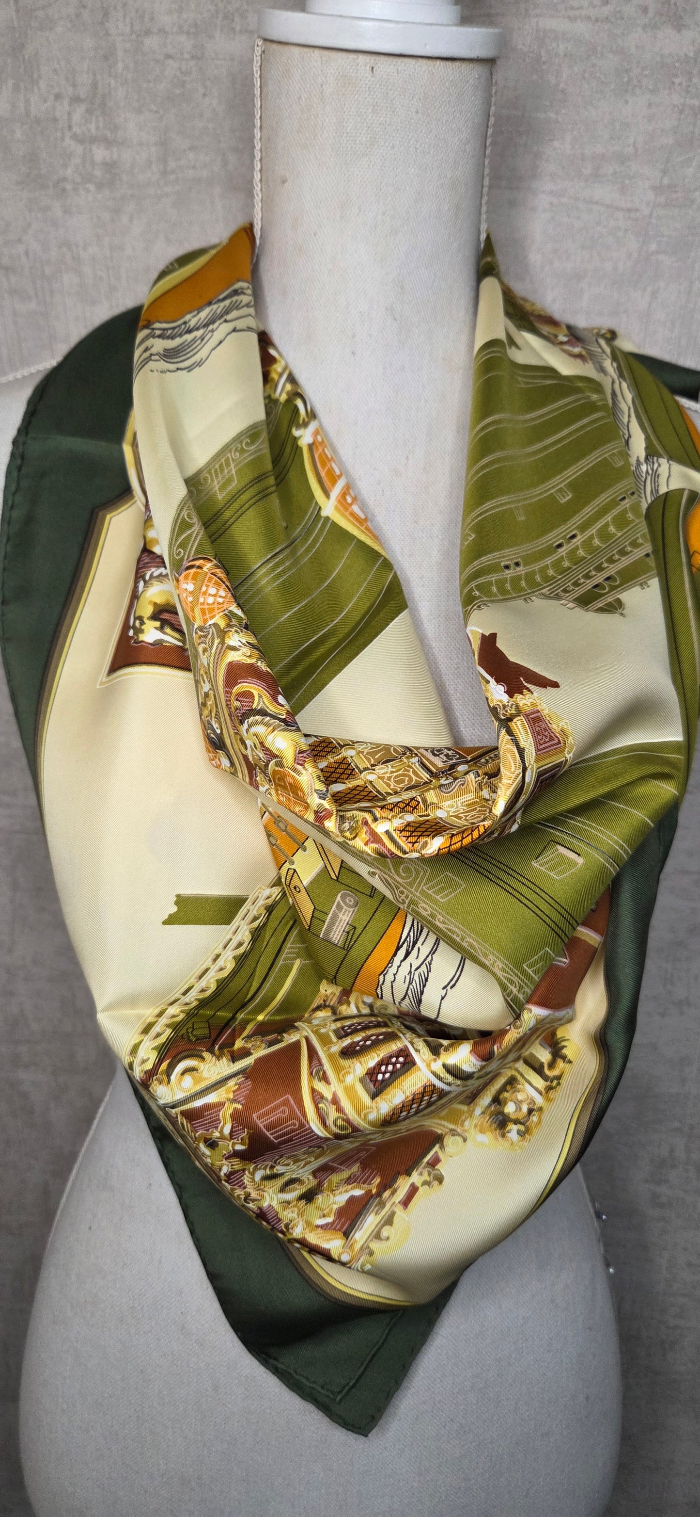 Carré Hermès en twill de soie "Grande Marine"