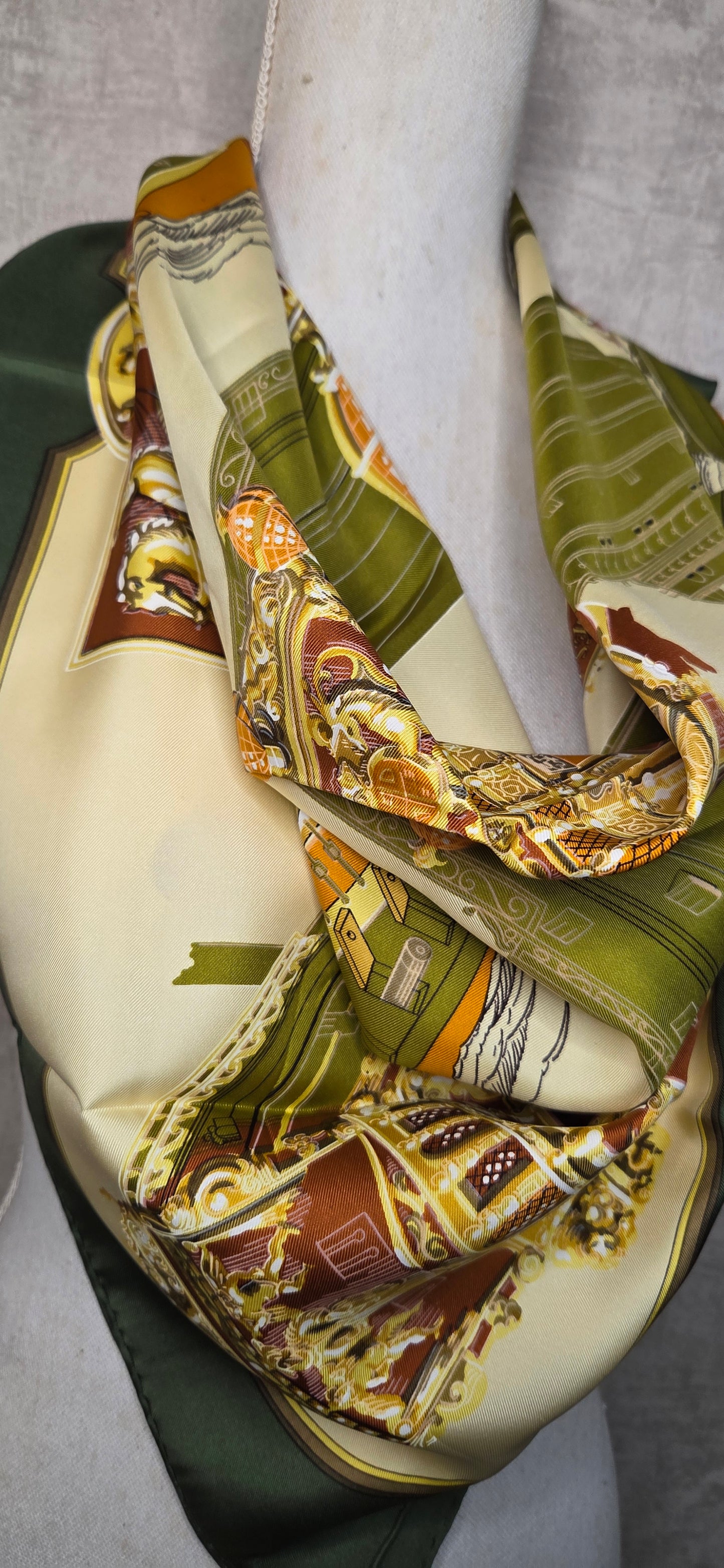 Carré Hermès en twill de soie "Grande Marine"