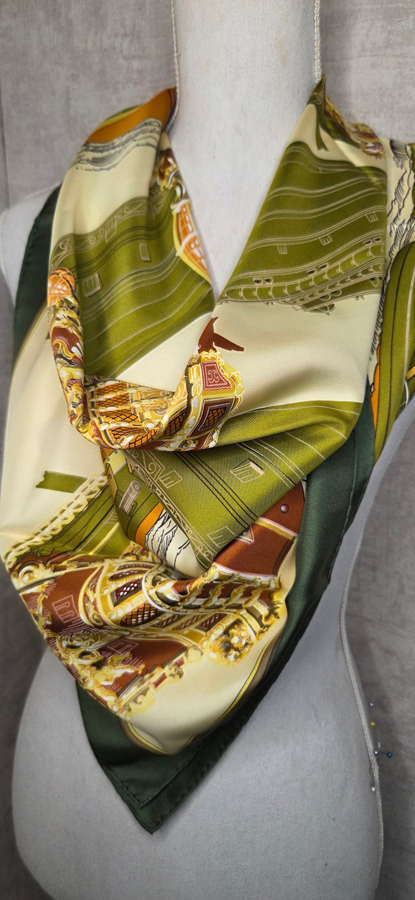 Carré Hermès en twill de soie "Grande Marine"