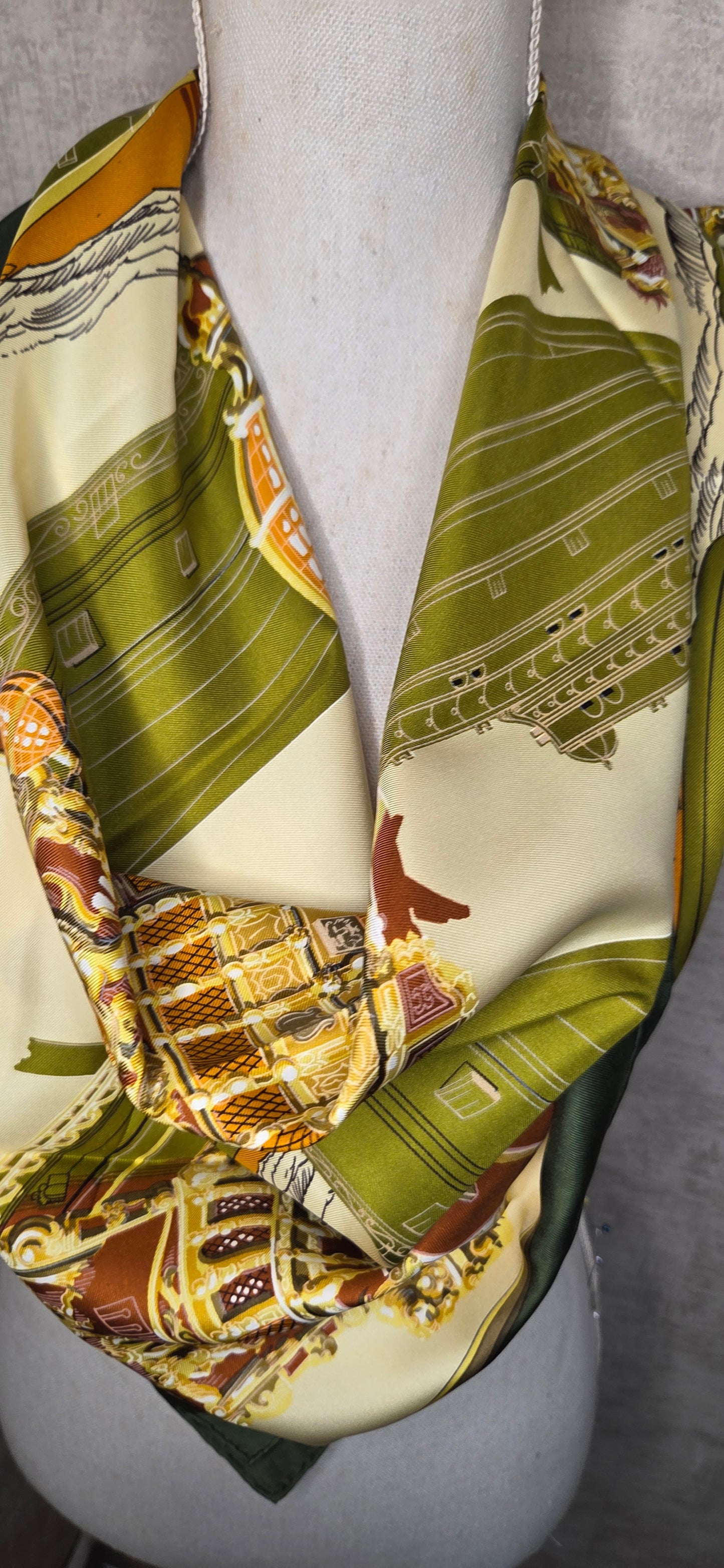 Carré Hermès en twill de soie "Grande Marine"