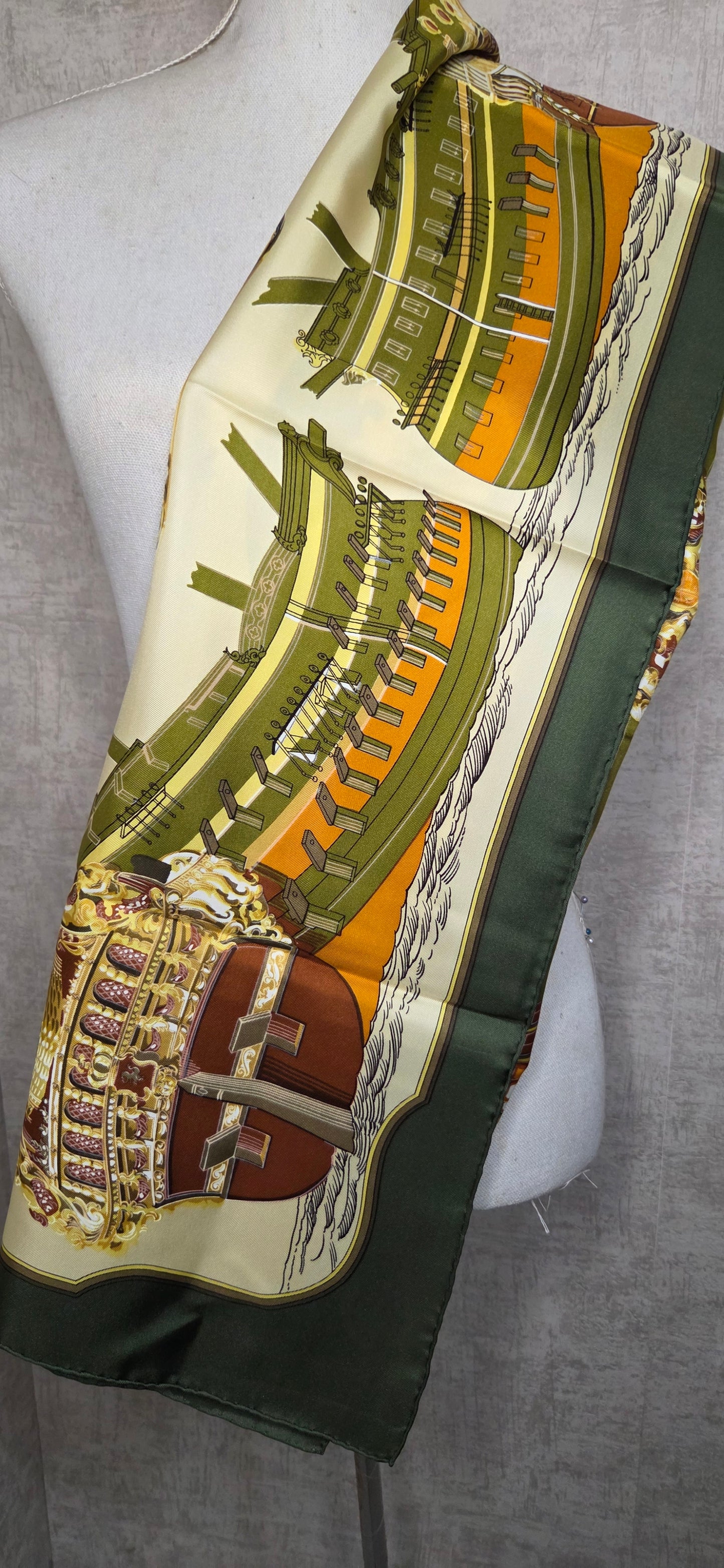 Carré Hermès en twill de soie "Grande Marine"