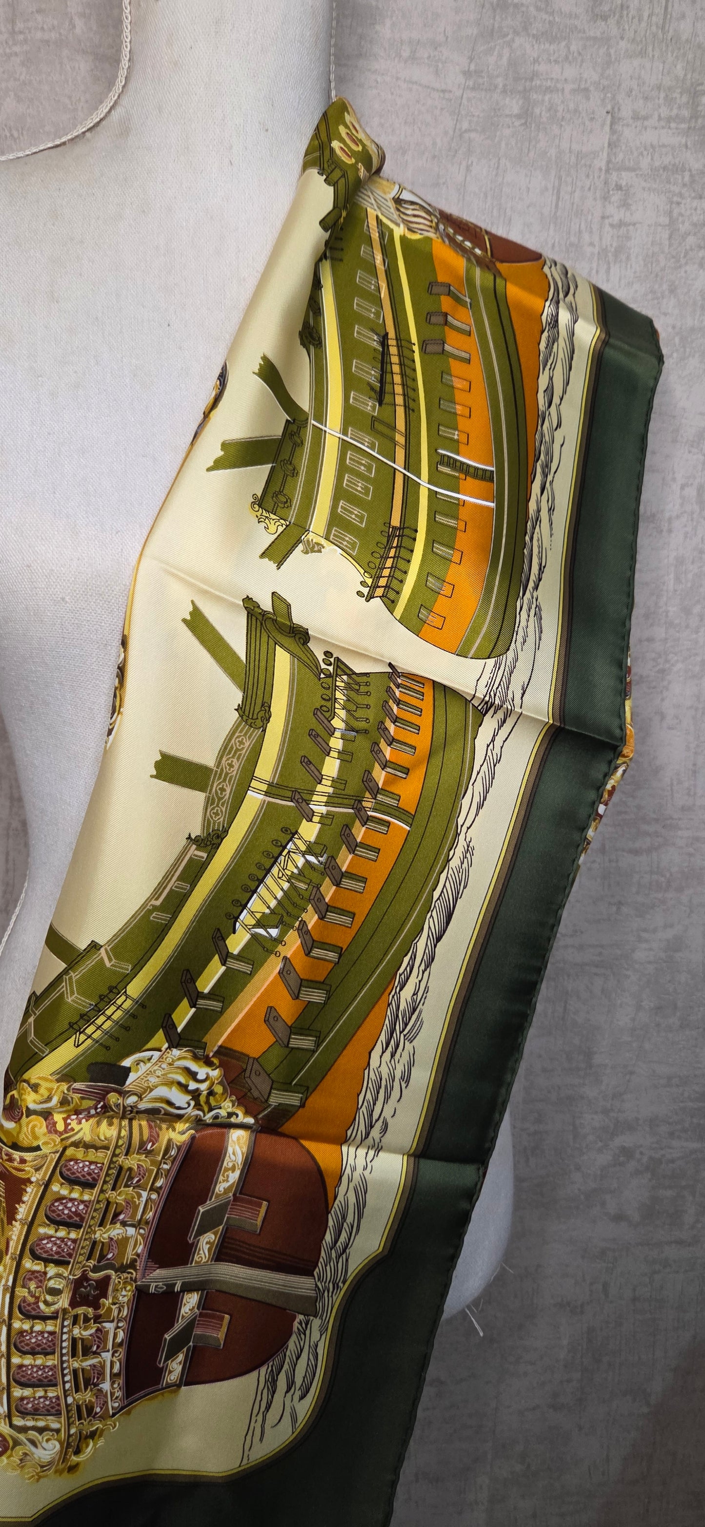 Carré Hermès en twill de soie "Grande Marine"