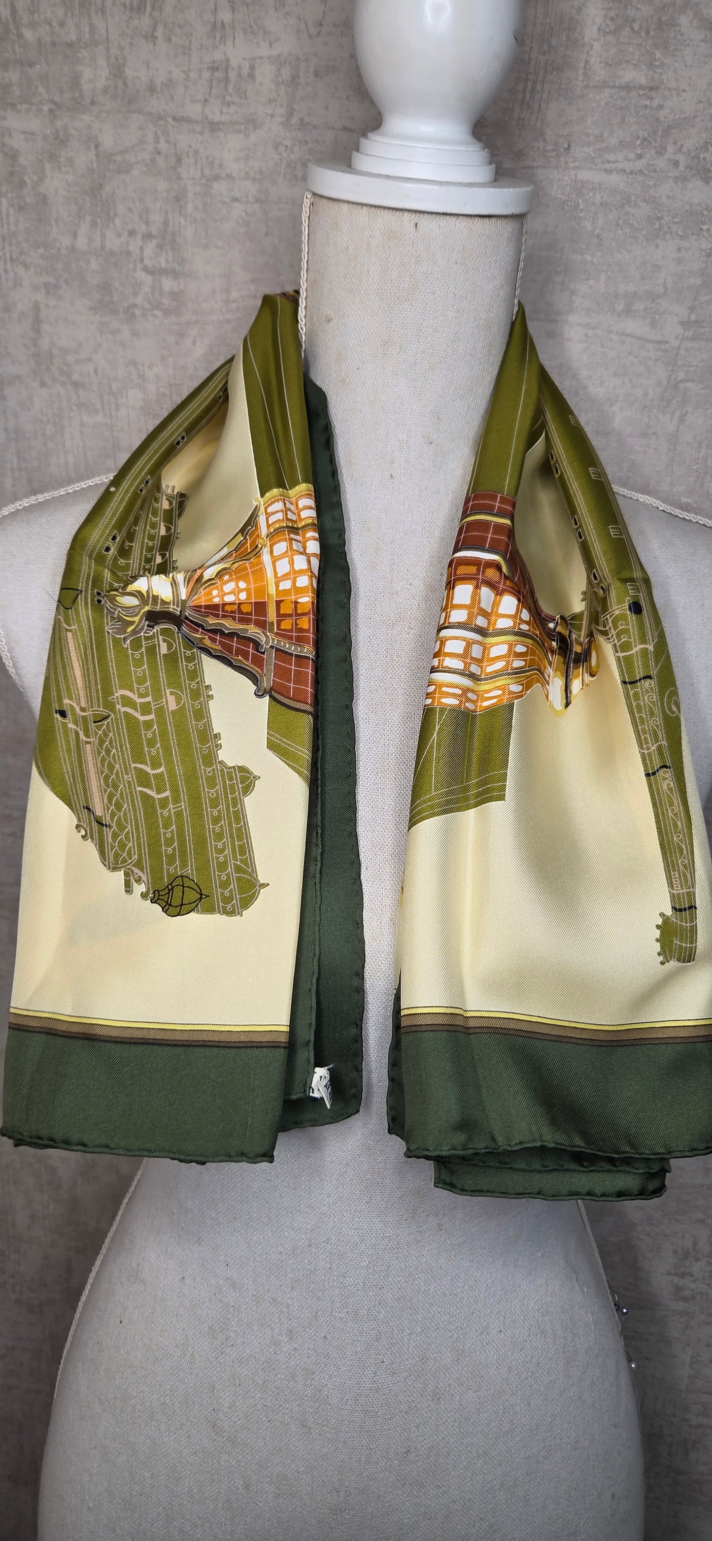 Carré Hermès en twill de soie "Grande Marine"