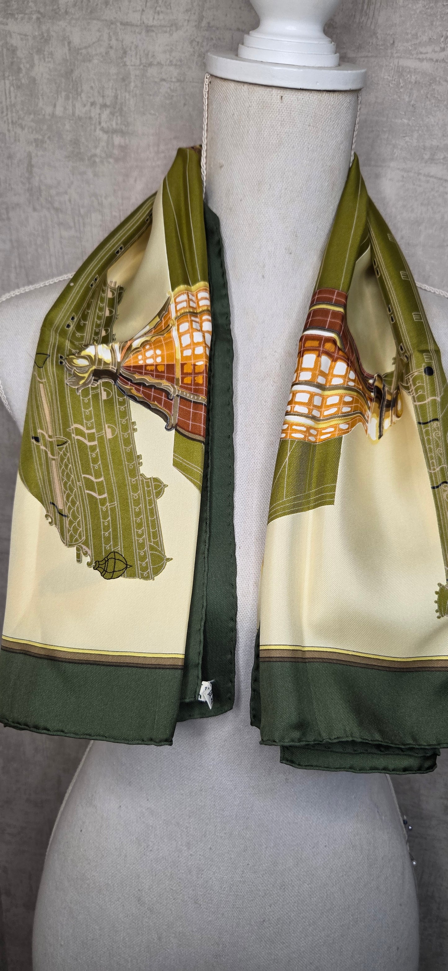 Carré Hermès en twill de soie "Grande Marine"