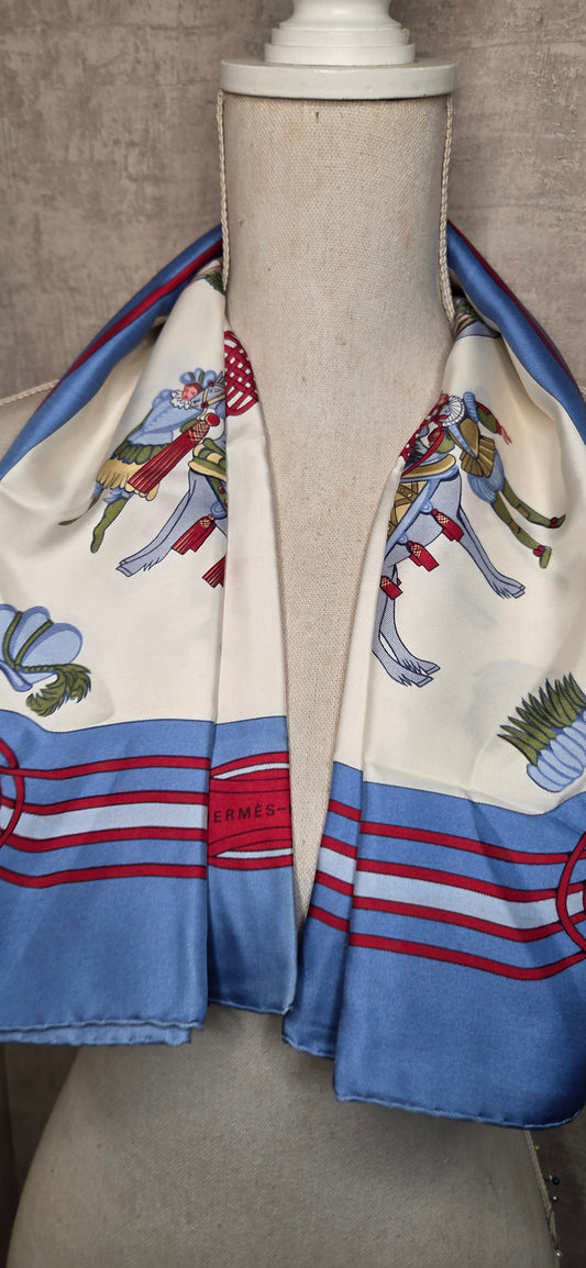 Carré Hermès en twill de soie "Les Fantaisies du Roy "