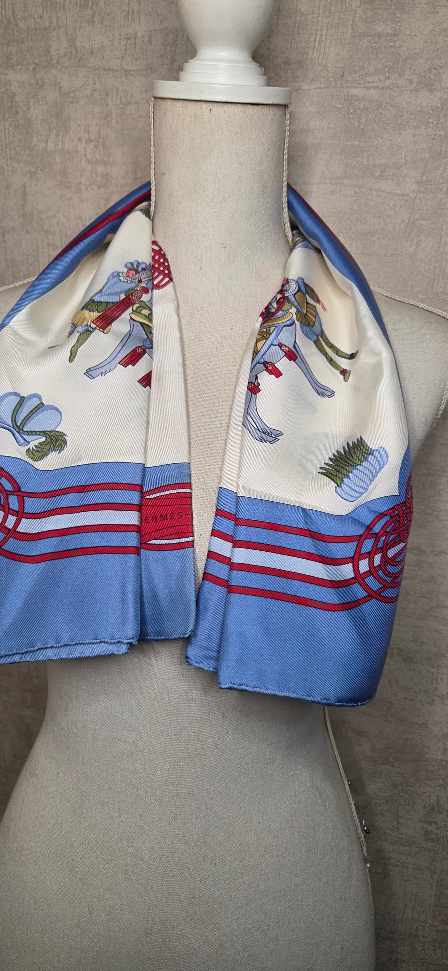 Carré Hermès en twill de soie "Les Fantaisies du Roy "