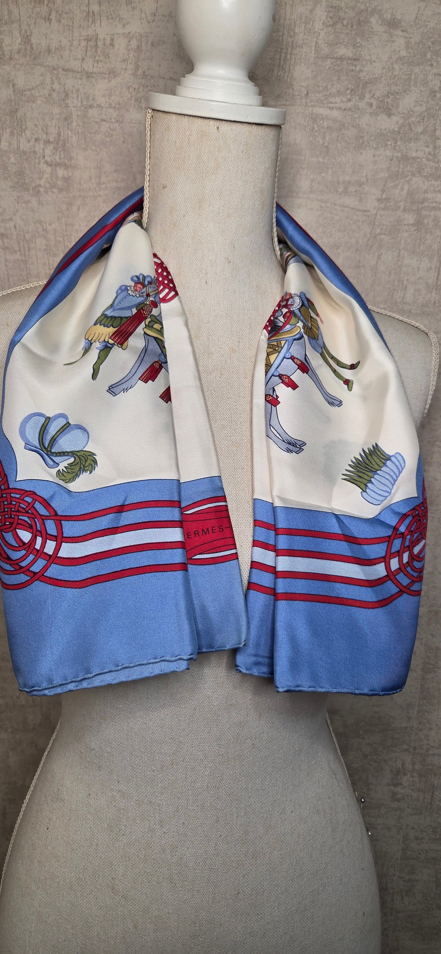 Carré Hermès en twill de soie "Les Fantaisies du Roy "