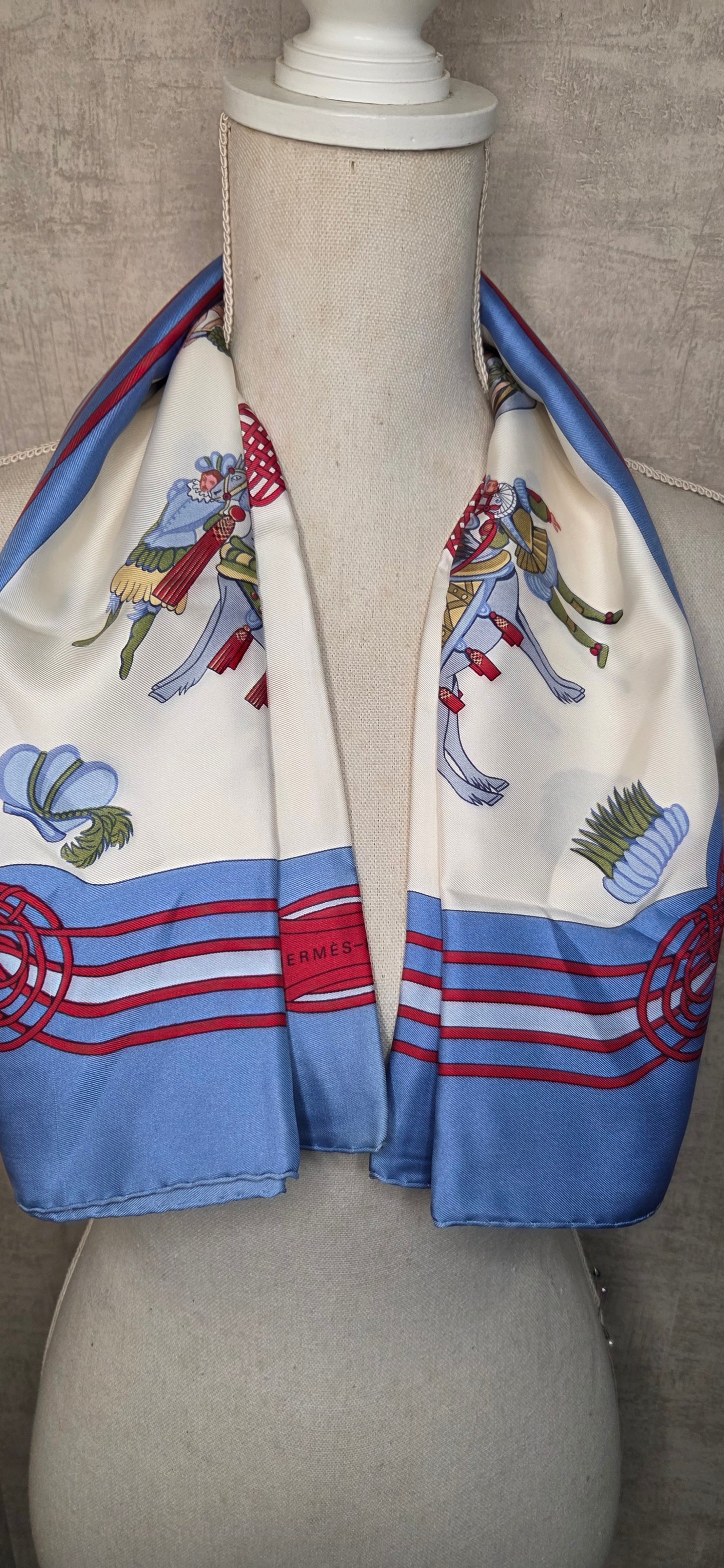Carré Hermès en twill de soie "Les Fantaisies du Roy "