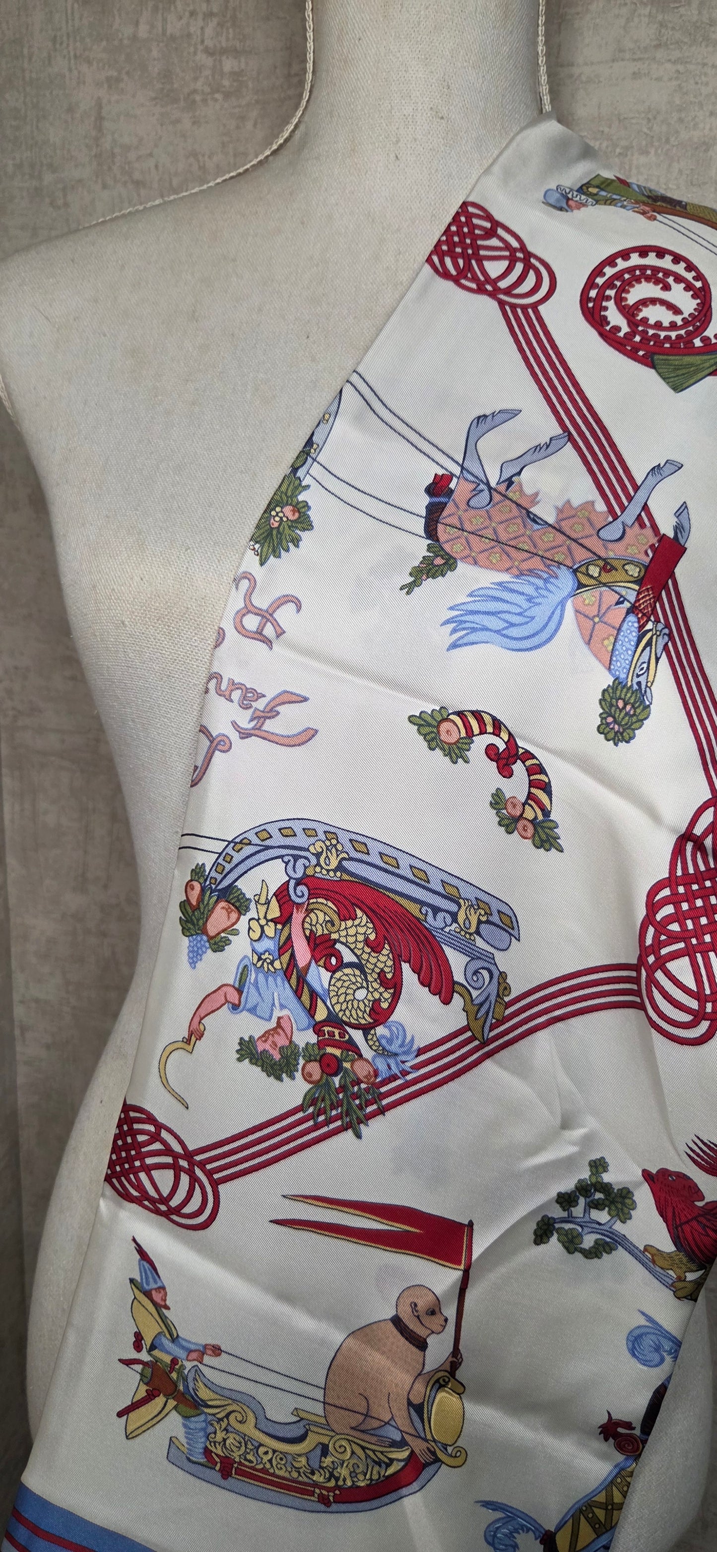 Carré Hermès en twill de soie "Les Fantaisies du Roy "
