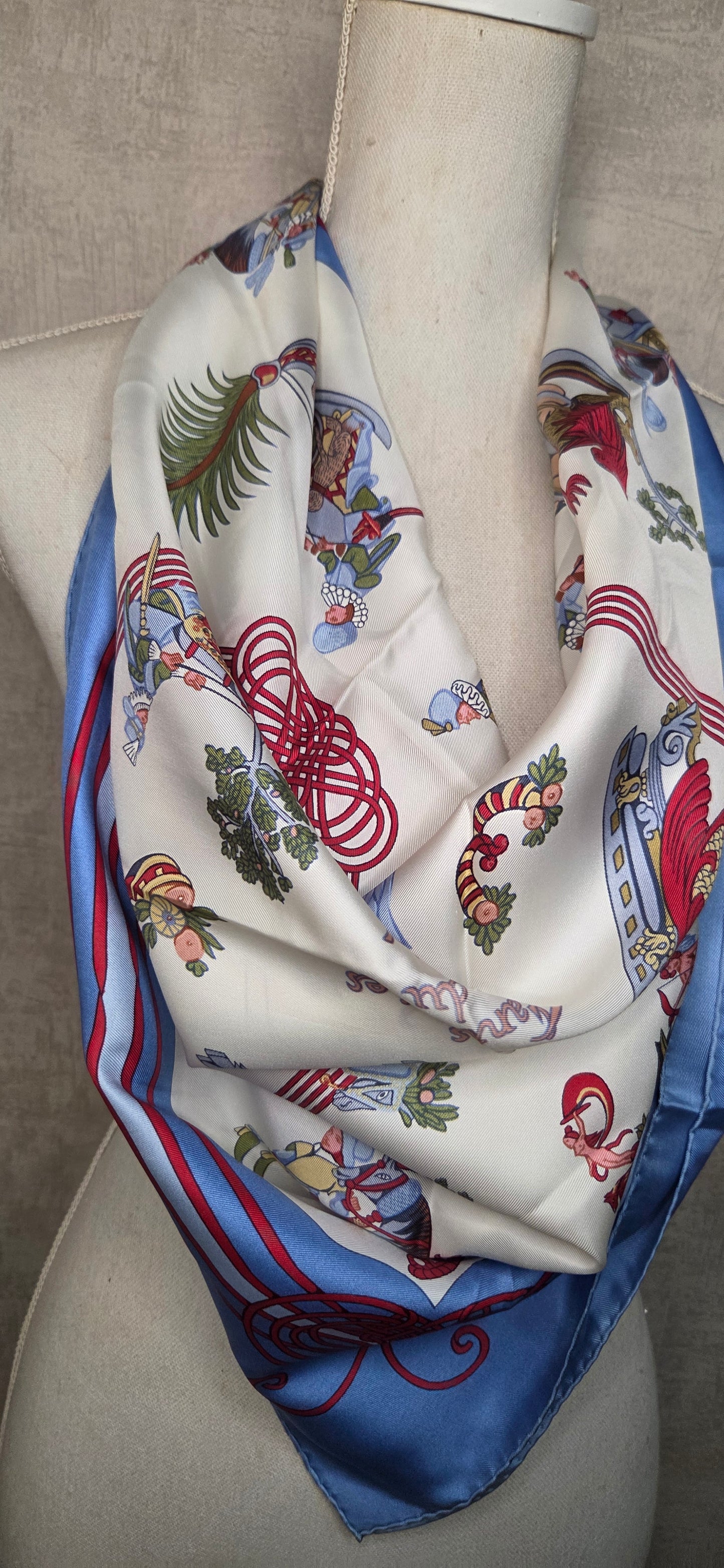 Carré Hermès en twill de soie "Les Fantaisies du Roy "