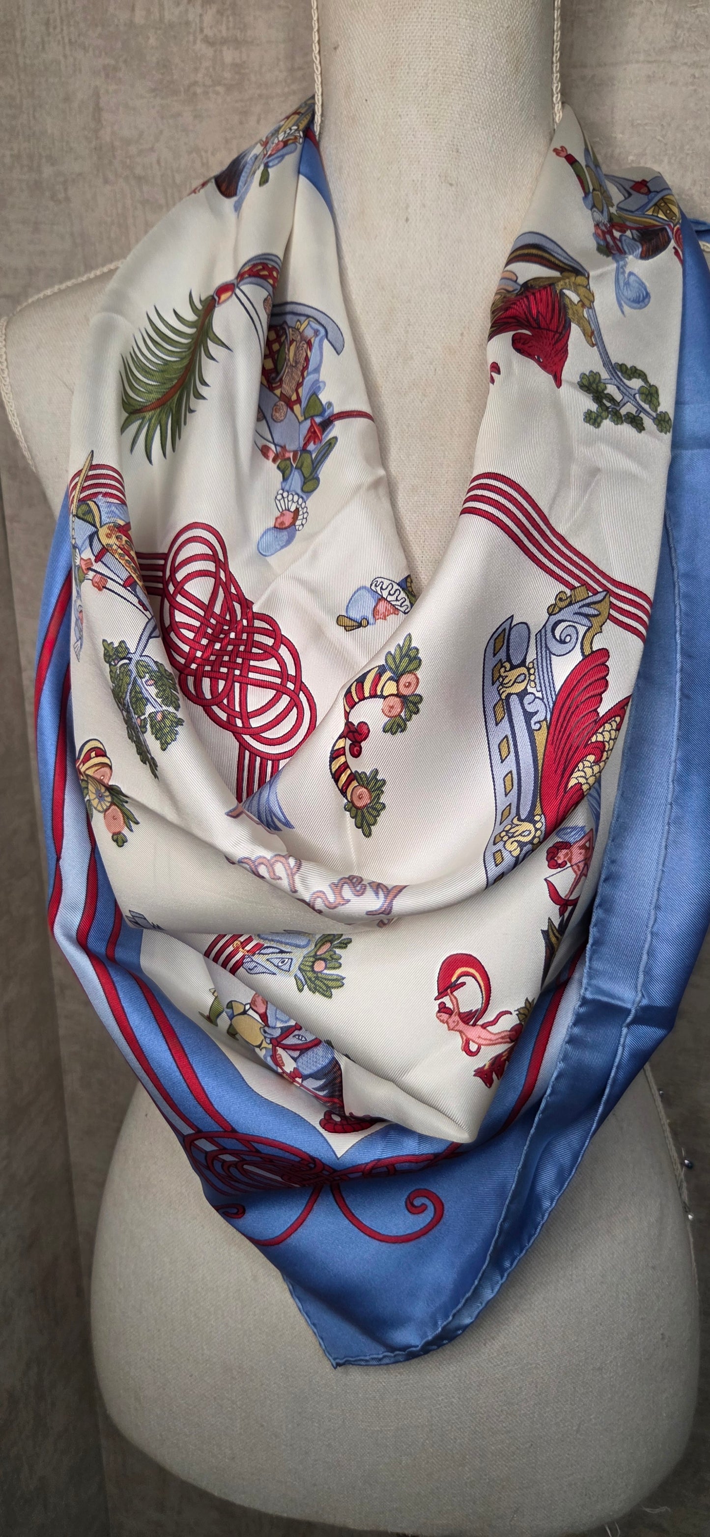 Carré Hermès en twill de soie "Les Fantaisies du Roy "