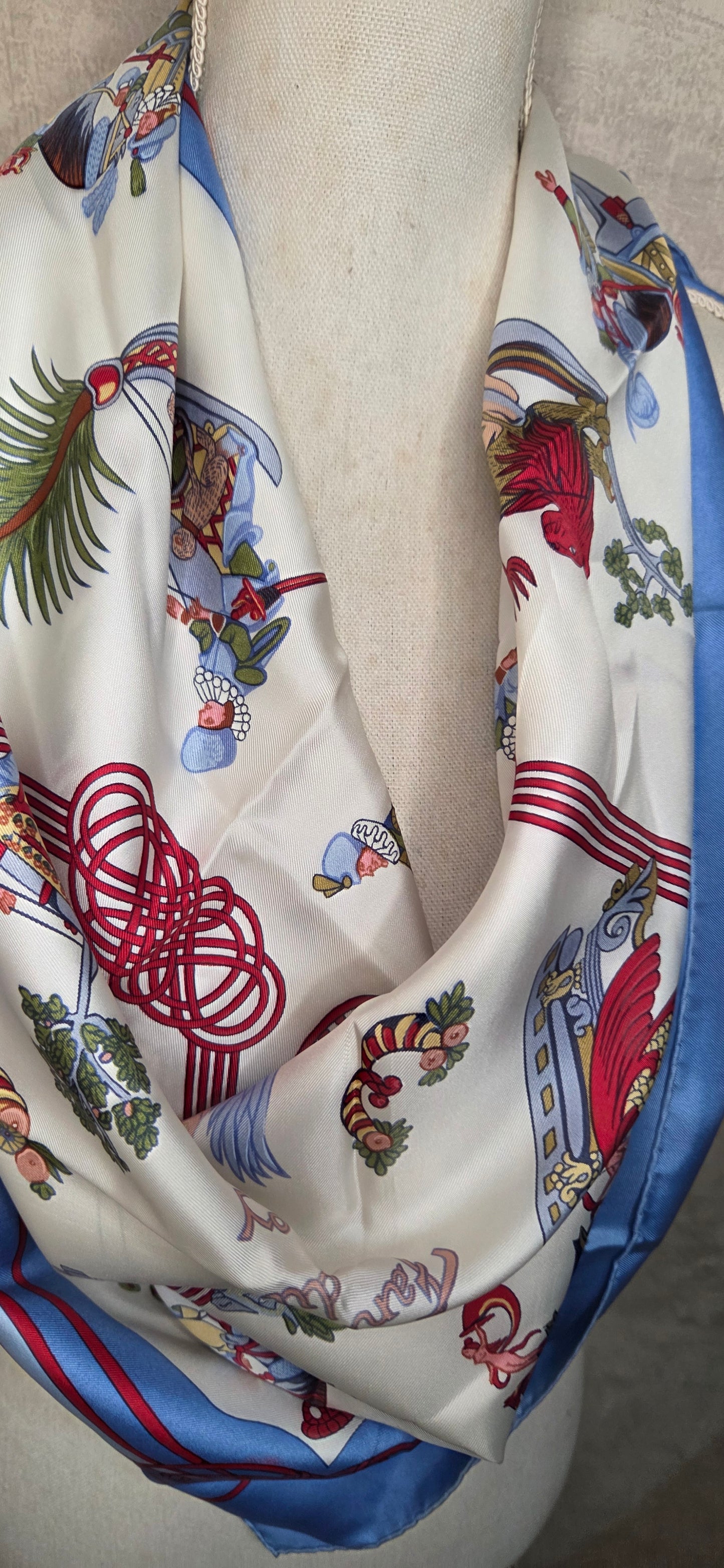 Carré Hermès en twill de soie "Les Fantaisies du Roy "