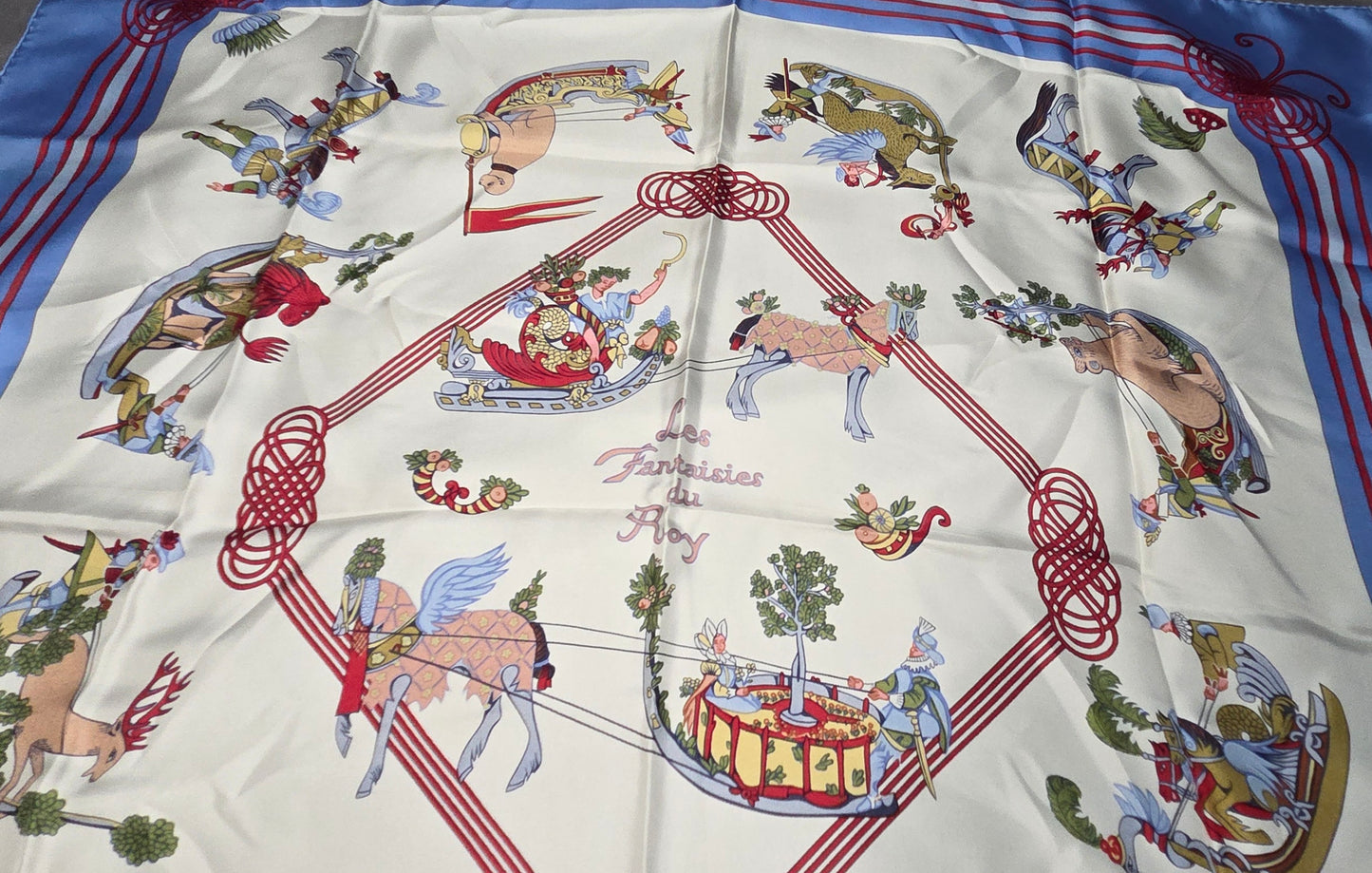 Carré Hermès en twill de soie "Les Fantaisies du Roy "