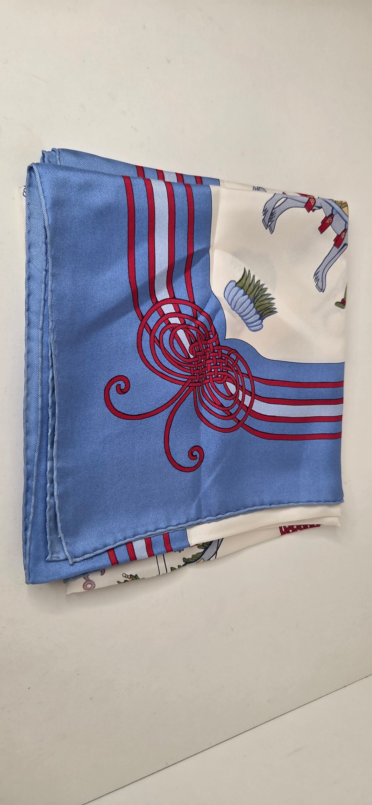 Carré Hermès en twill de soie "Les Fantaisies du Roy "