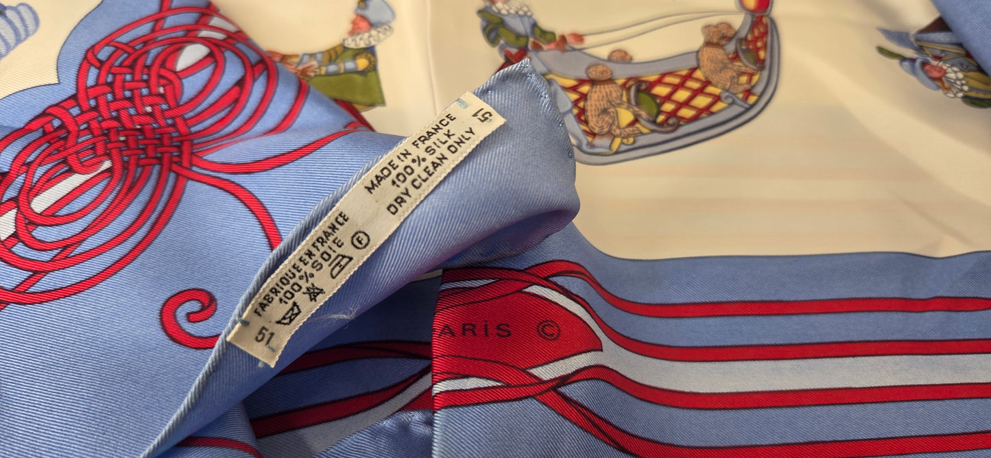 Carré Hermès en twill de soie "Les Fantaisies du Roy "