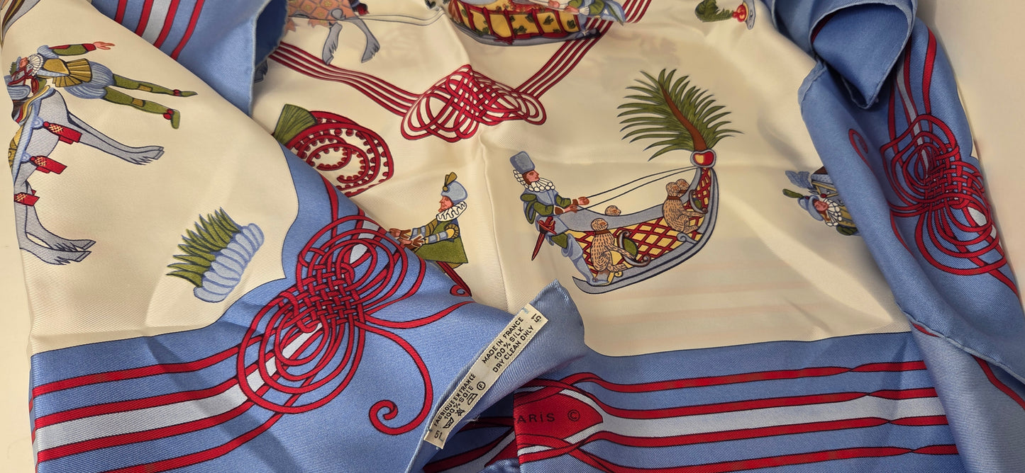 Carré Hermès en twill de soie "Les Fantaisies du Roy "