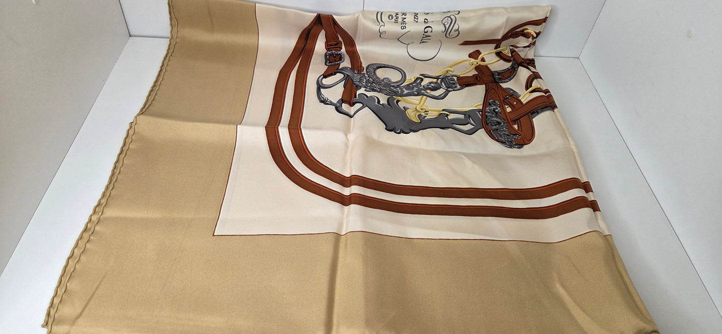 Carré Hermès en twill de soie "Brides de Gala "