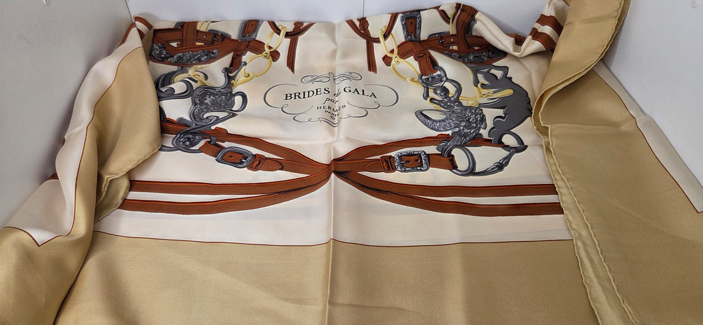 Carré Hermès en twill de soie "Brides de Gala "