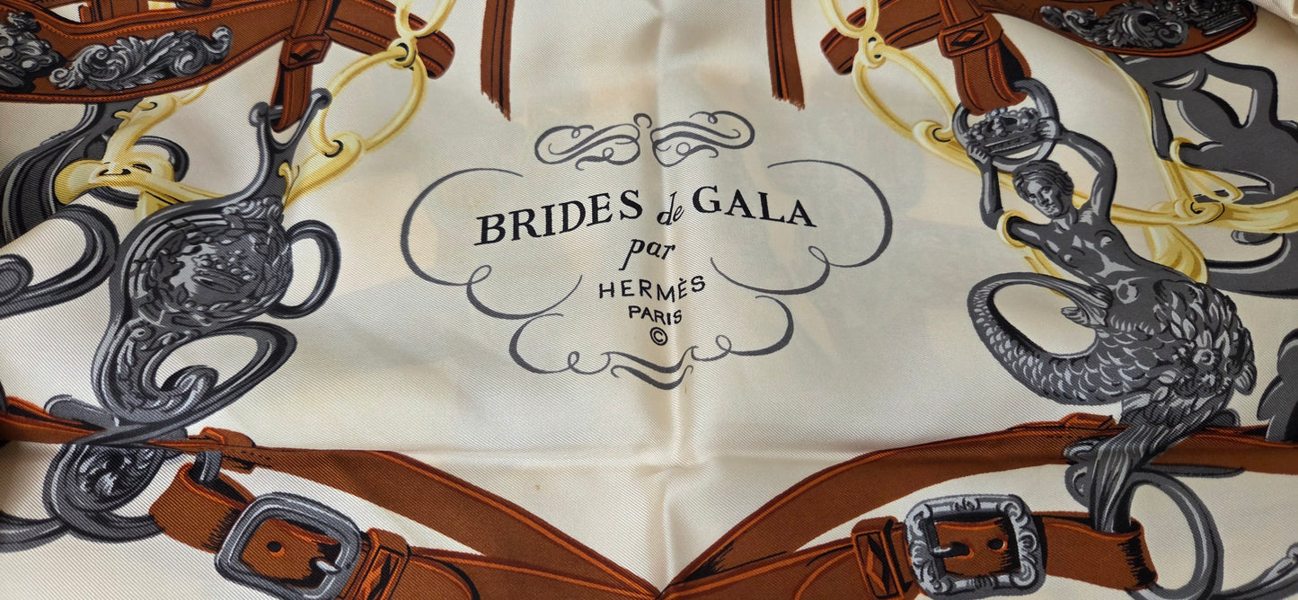 Carré Hermès en twill de soie "Brides de Gala "