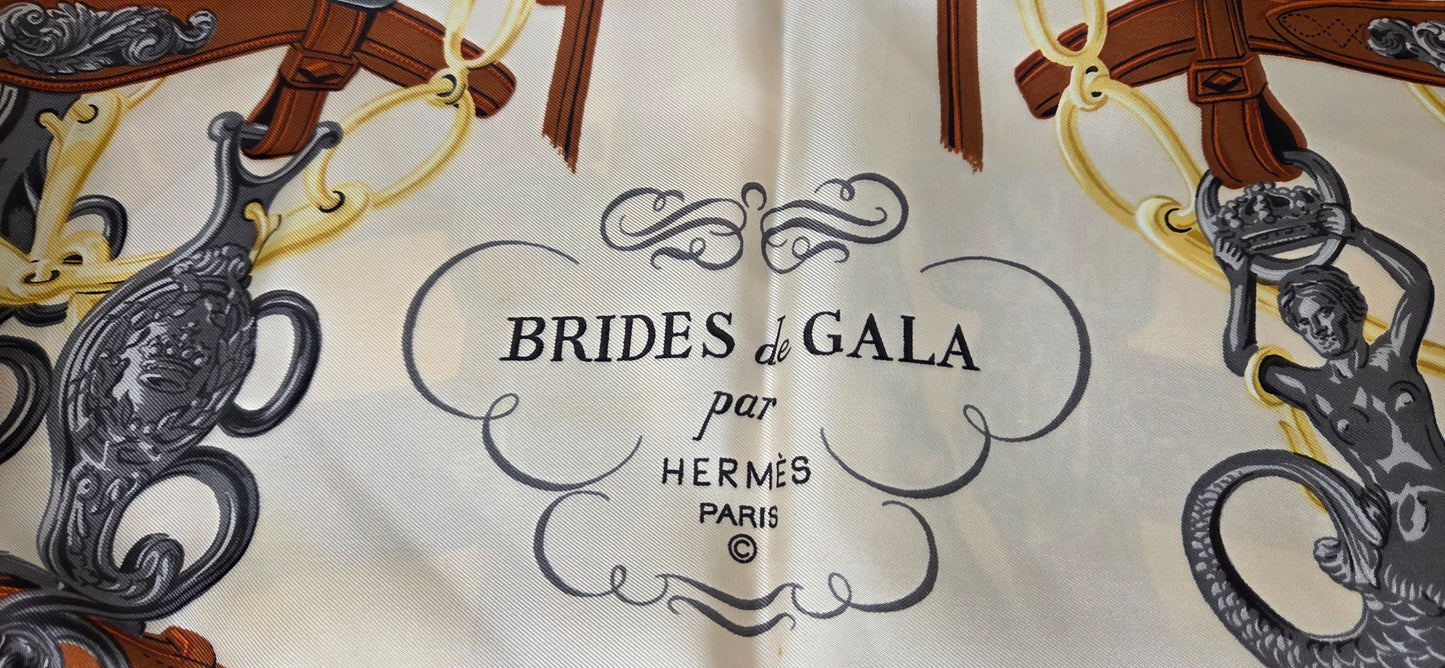 Carré Hermès en twill de soie "Brides de Gala "
