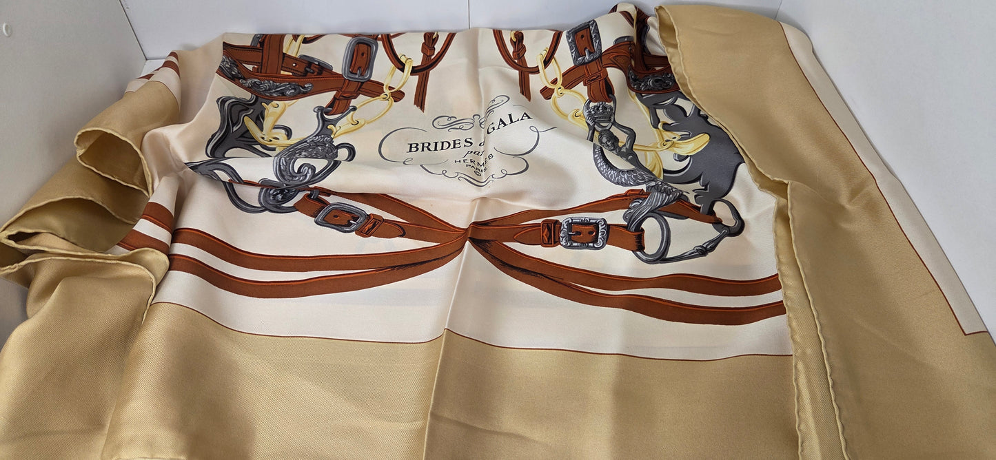 Carré Hermès en twill de soie "Brides de Gala "
