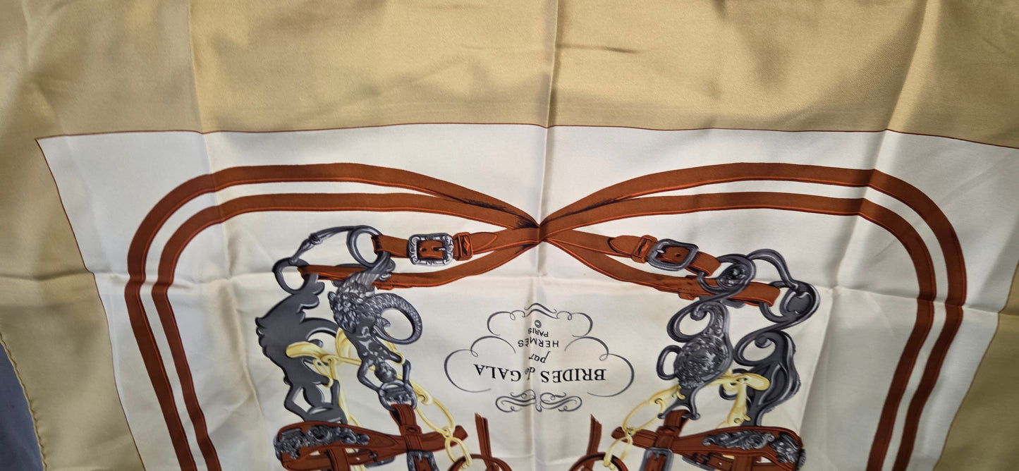 Carré Hermès en twill de soie "Brides de Gala "
