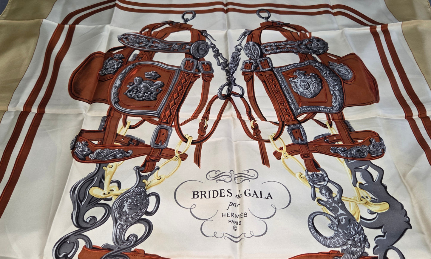 Carré Hermès en twill de soie "Brides de Gala "