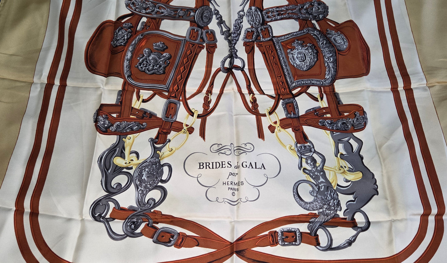 Carré Hermès en twill de soie "Brides de Gala "
