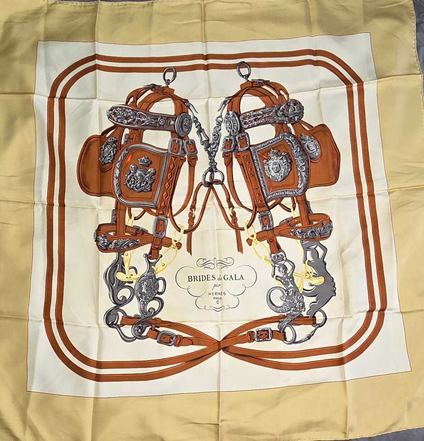 Carré Hermès en twill de soie "Brides de Gala "