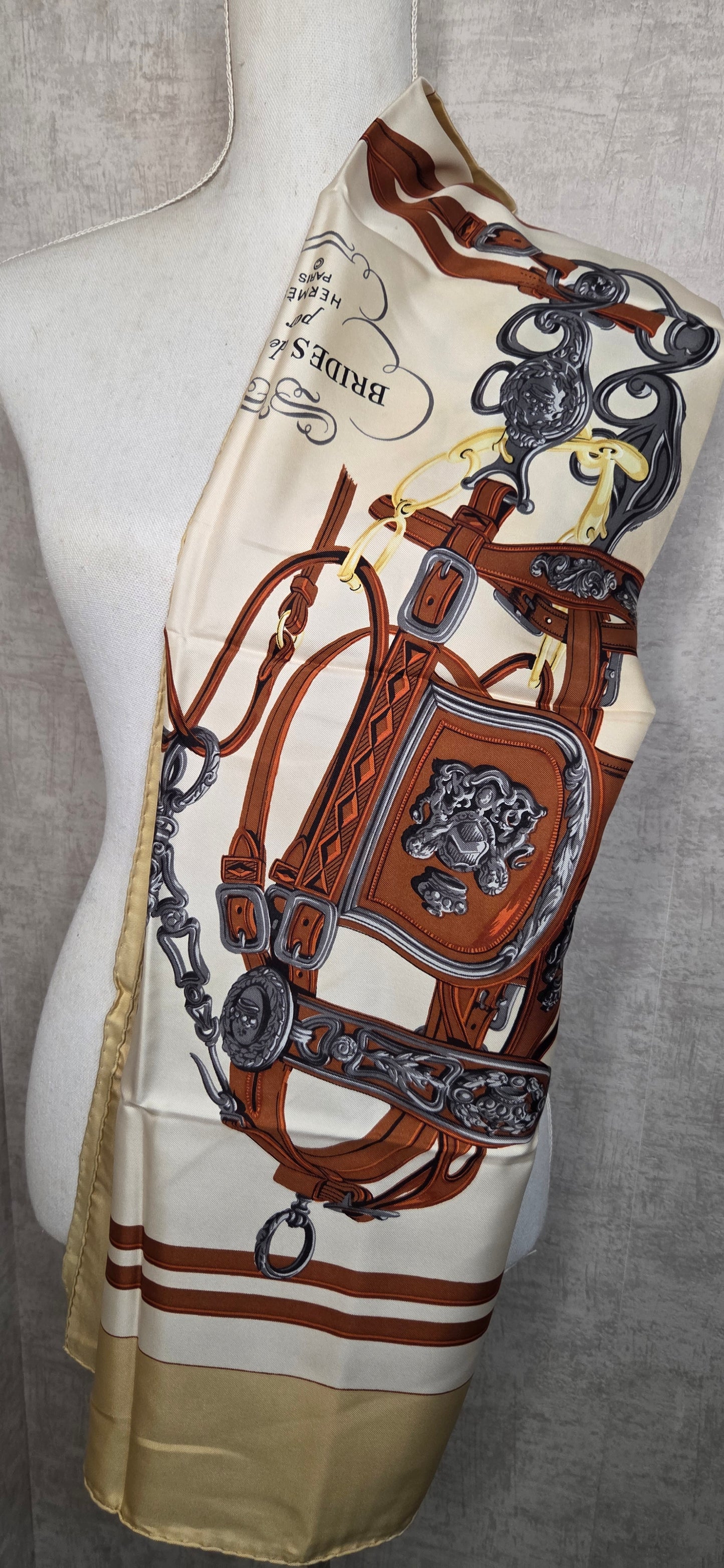 Carré Hermès en twill de soie "Brides de Gala "