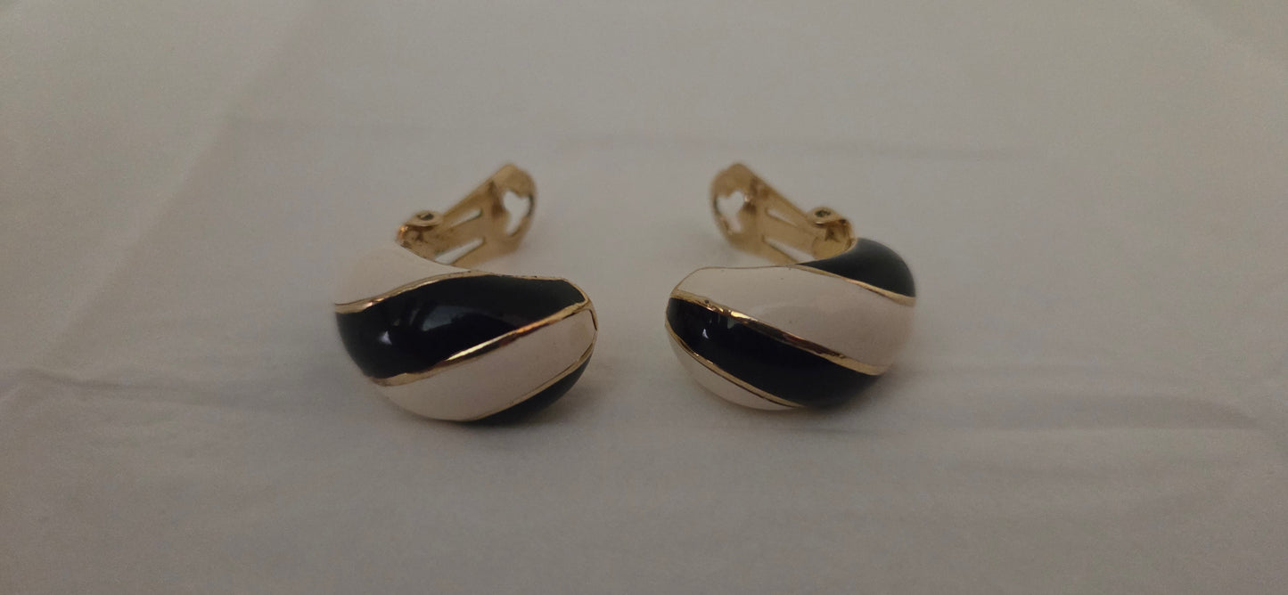 Grossé Earrings ( Clips D'oreilles) Circa 1960