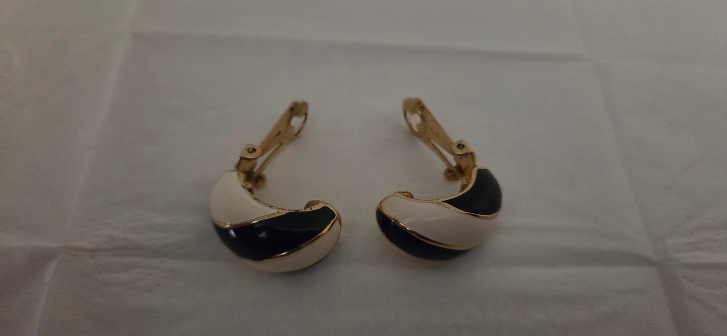 Grossé Earrings ( Clips D'oreilles) Circa 1960