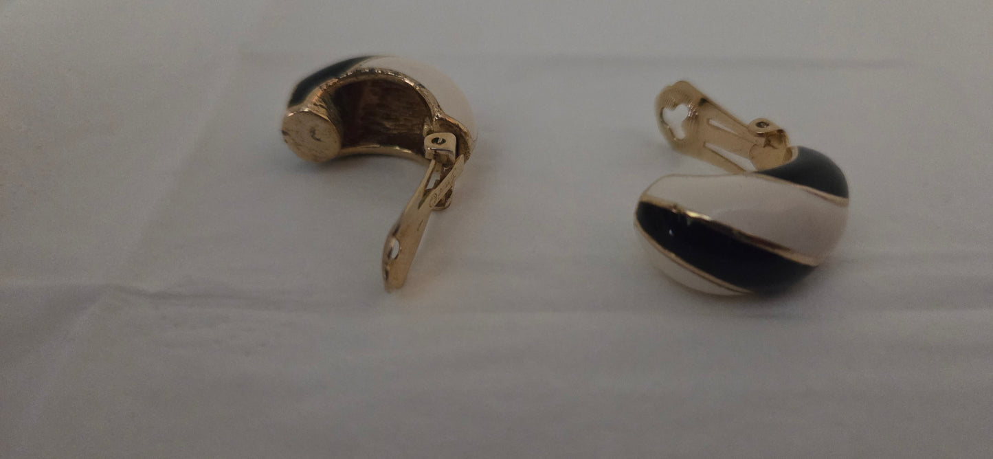 Grossé Earrings ( Clips D'oreilles) Circa 1960