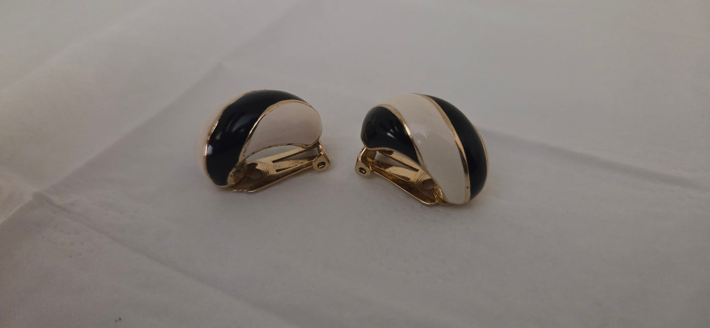 Grossé Earrings ( Clips D'oreilles) Circa 1960