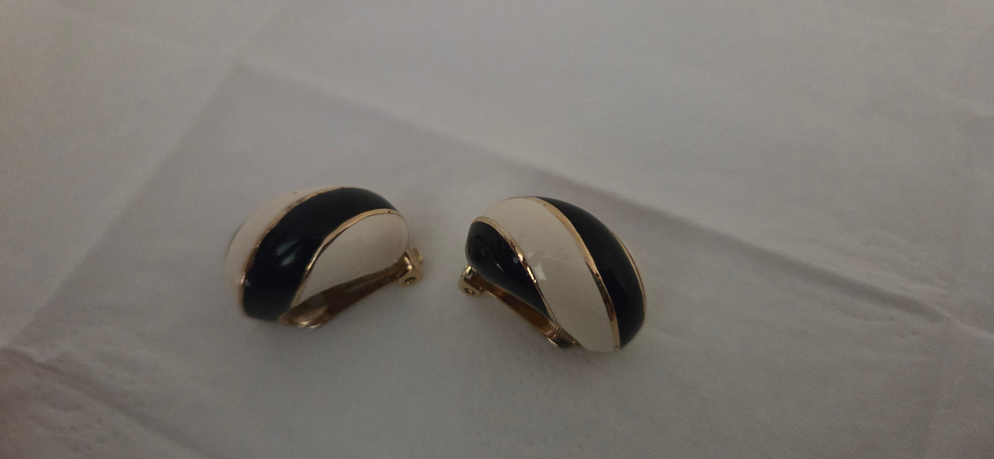 Grossé Earrings ( Clips D'oreilles) Circa 1960