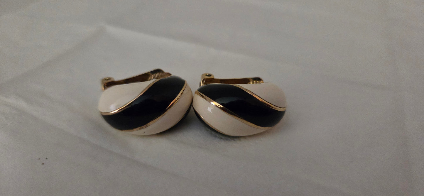 Grossé Earrings ( Clips D'oreilles) Circa 1960